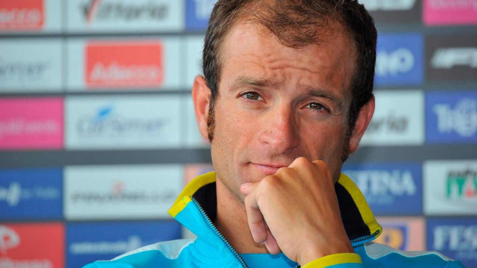 Muere el ciclista italiano Scarponi arrollado por un camión - Informativo 24h | Ver