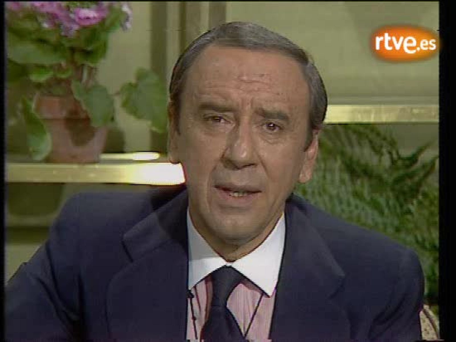 Berlinale 1981: Joaquín Prat entrevista a Manuel Gutíerrez Aragón - Cine en el Archivo de RTVE | Ver