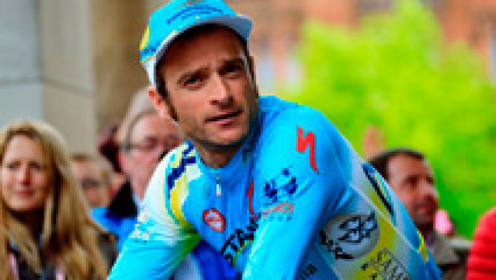 Los compañeros de profesión de Michele Scarponi han mandado mensajes de recuerdo al ciclista italiano fallecido este sábado en un accidente de tráfico.