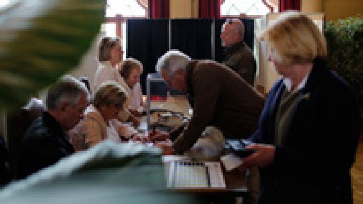 Los franceses acuden a las urnas para votar en las elecciones más inciertas de su historia