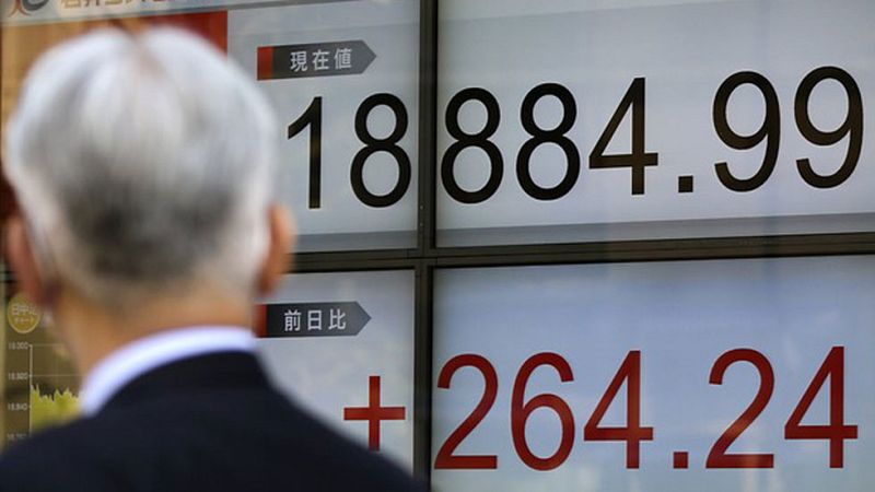 La victoria de Macron impulsa a las bolsas y desinfla las primas de riesgo