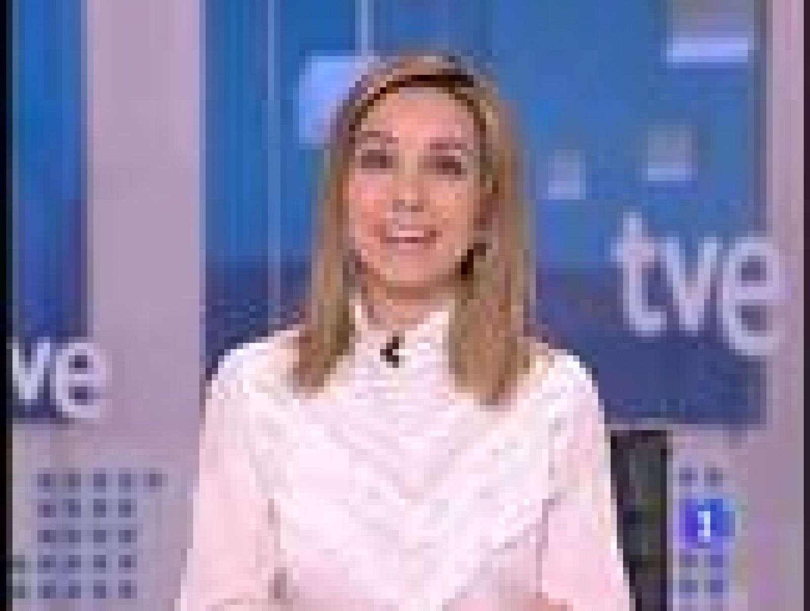 Esperanza 'entona' el cumpleaños feliz | Ver