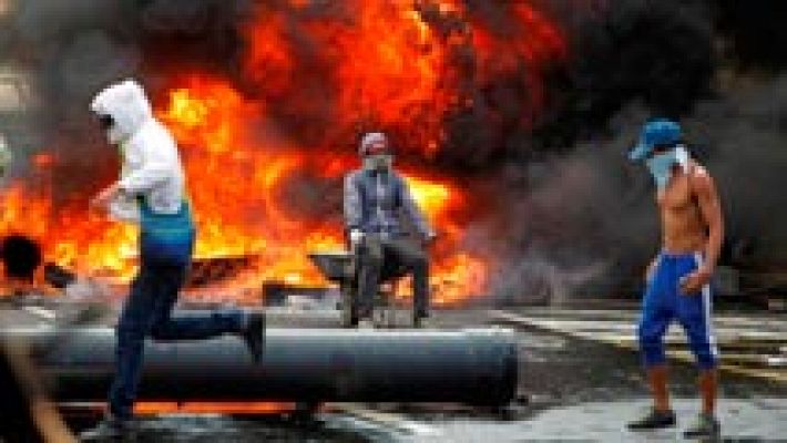 Telediario 1 - Tres muertos y al menos siete heridos en Venezuela