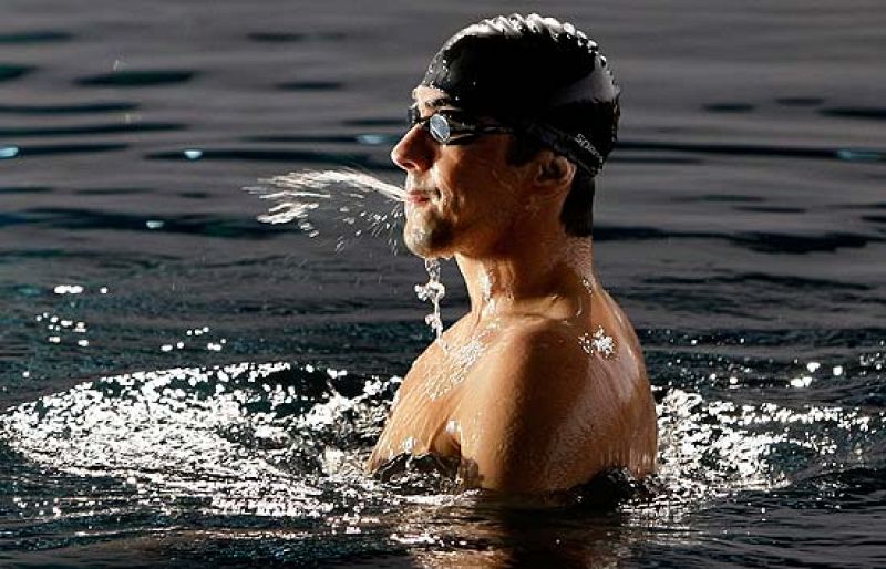 Michael Phelps es un gran campeón, uno de los mejores nadadores de la historia. Pero un pequeño desliz con una pipa de marihauana puede salirle caro