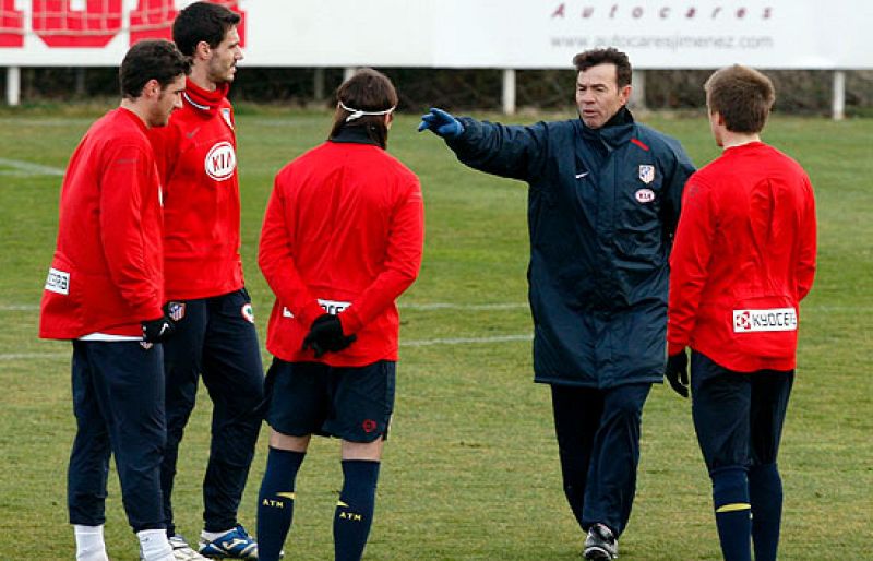 Abel Resino ya sabe lo que es dirigir un entrenamiento del Atlético, ha tomado por primera vez contacto con el equipo en el campo y todos han respondido con el máximo esfuerzo posible.