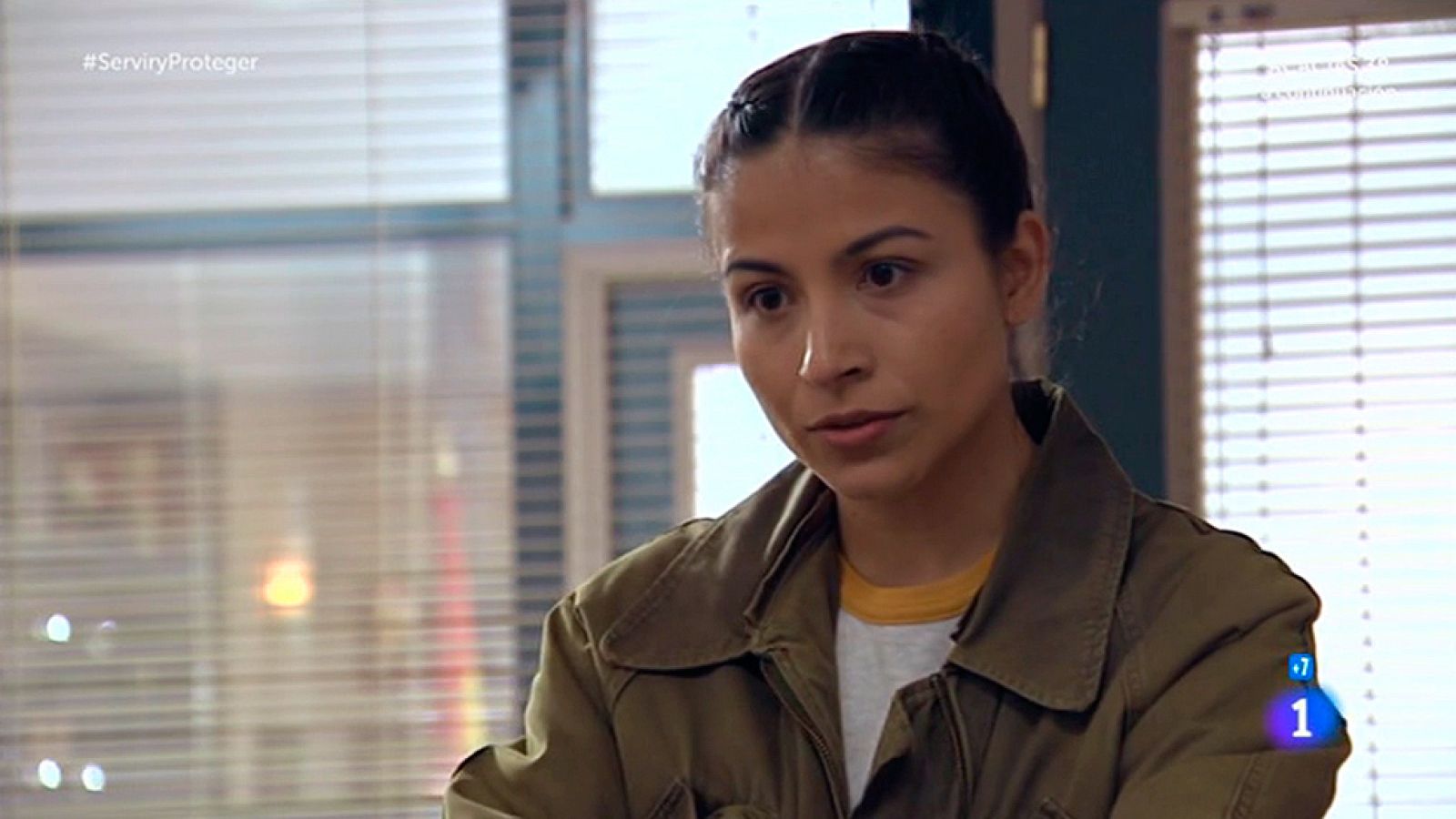 Servir y proteger - Nacha no soporta a Elías