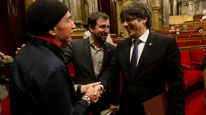  - Puigdemont arropa a Llach ante las críticas de la oposición