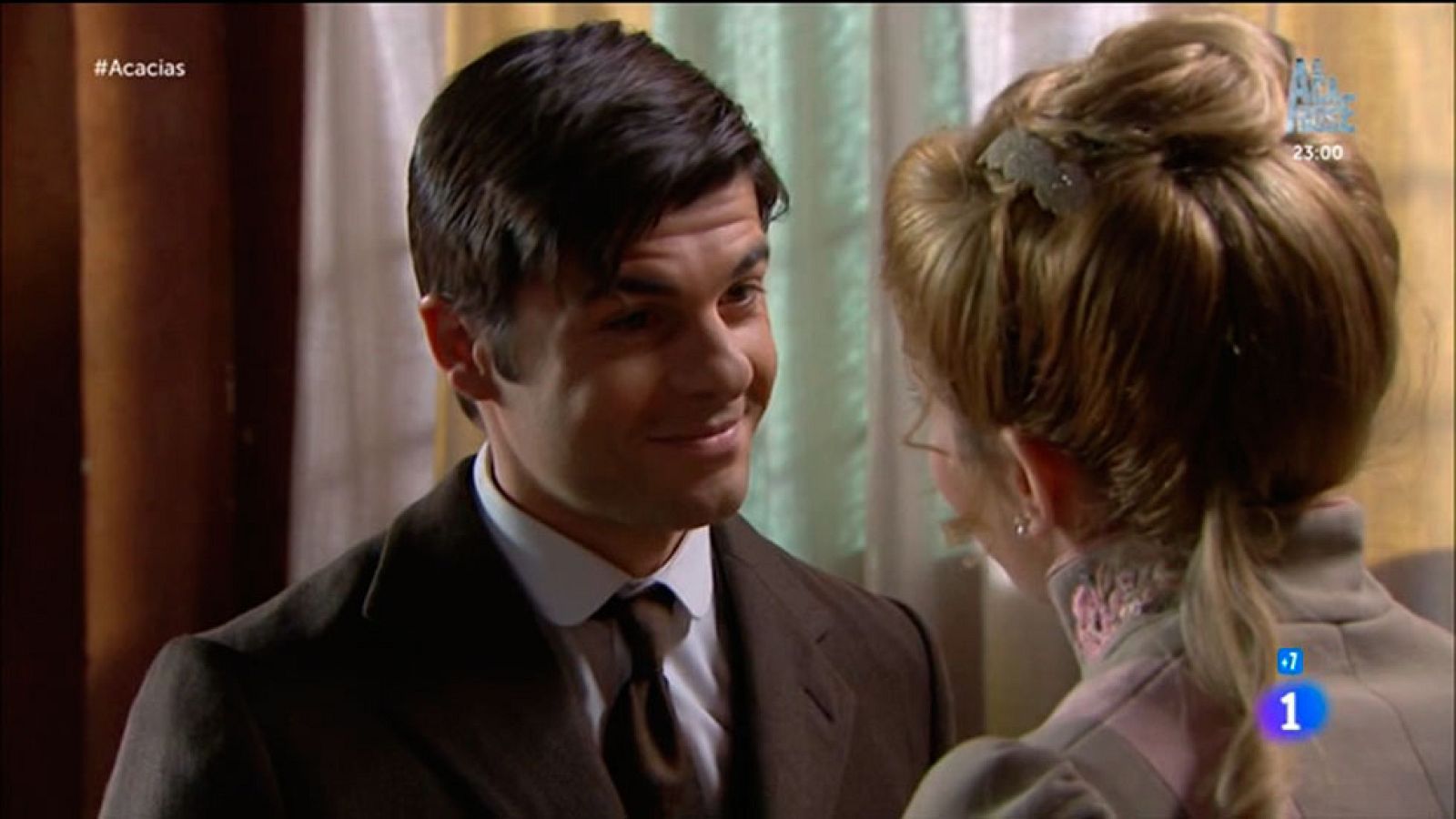 Acacias 38 - Simón ayuda a Elvira a investigar la muerte de su madre