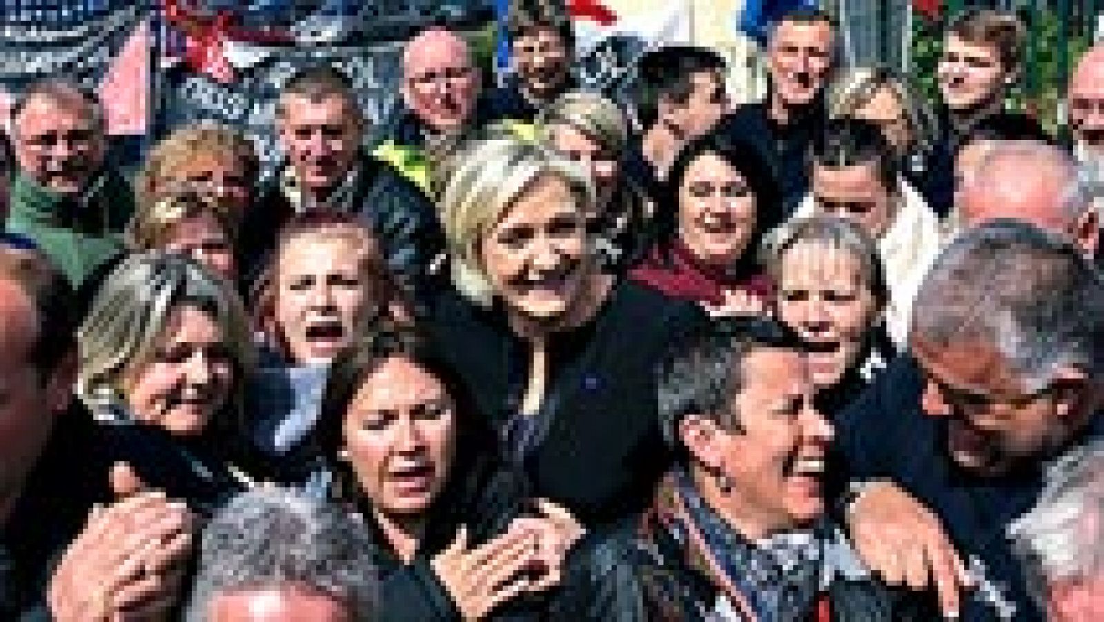 Telediario 1: Le Pen y Macron se fajan cuerpo a cuerpo en una huelga industrial del norte de Francia | RTVE Play