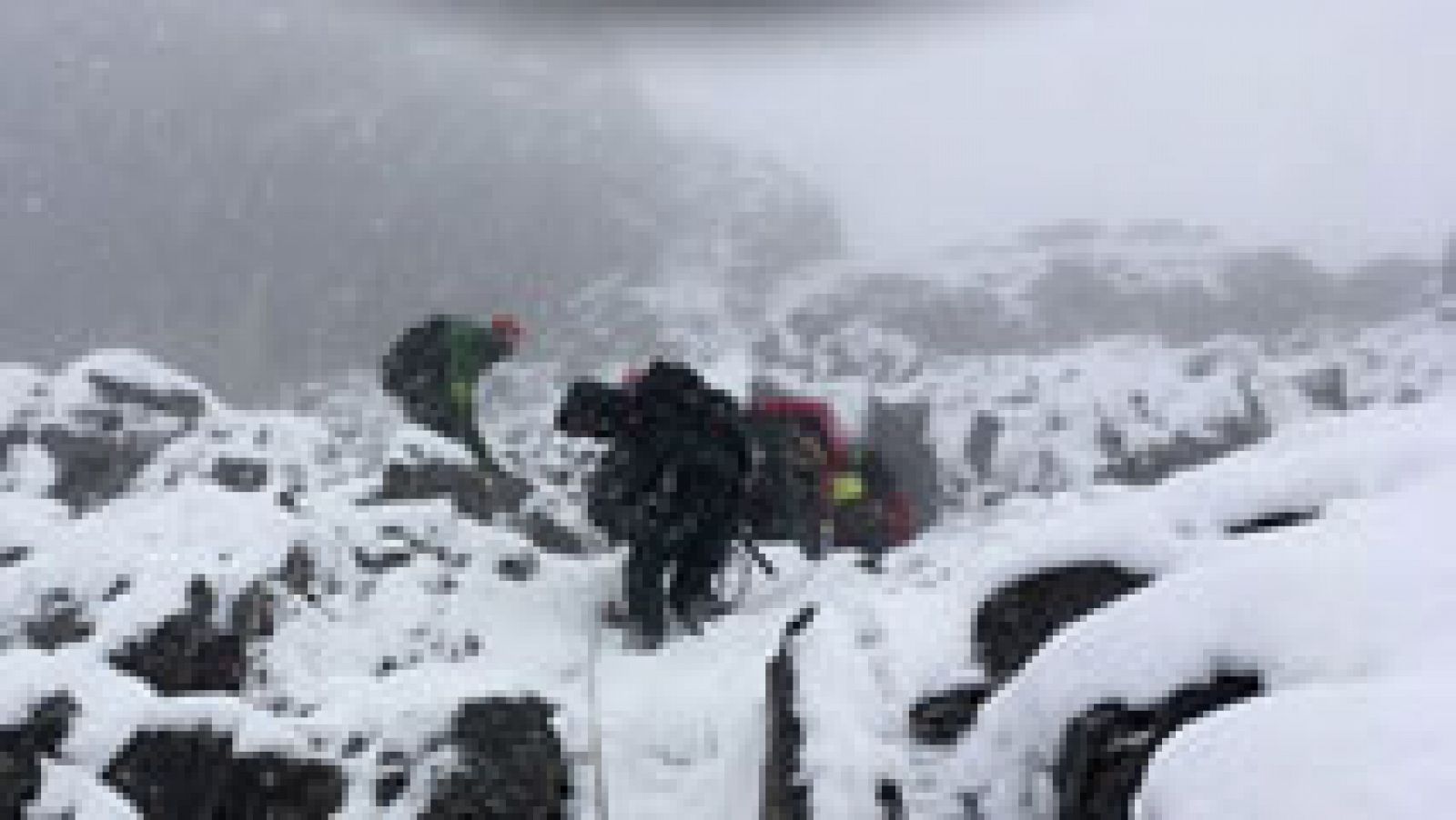 Telediario 1: Rescatados los cuerpos de los tres montañeros fallecidos en Picos de Europa | RTVE Play