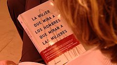 Siri Hustvedt presenta "La mujer que mira a los hombres que miran a las mujeres"
