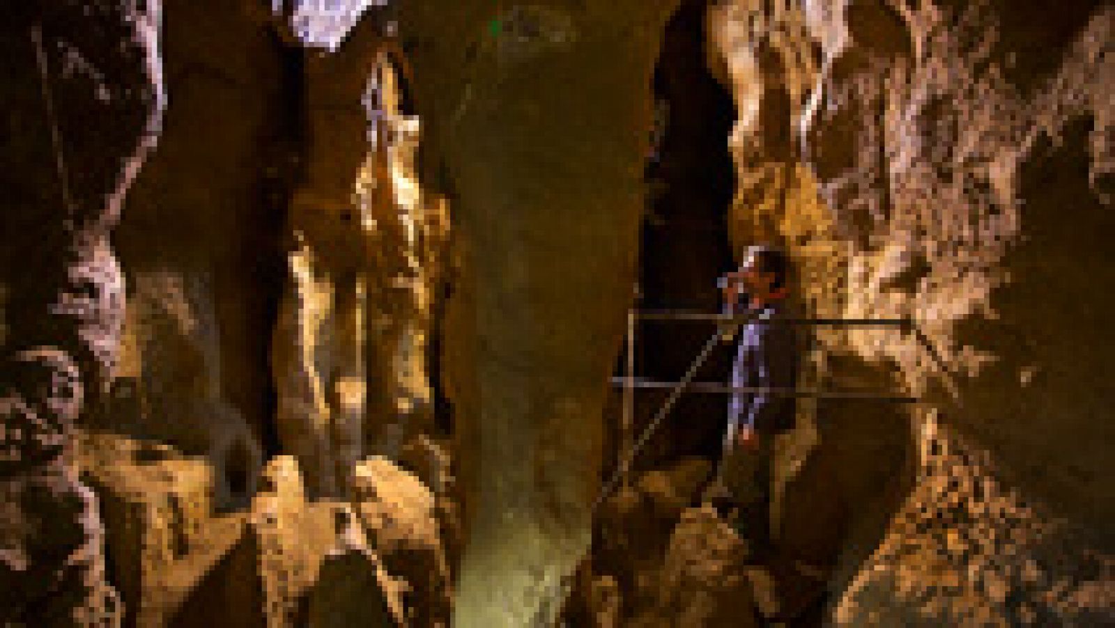 Telediario 1: Hallan por primera vez ADN de neandertales en sedimentos de cuevas donde no había huesos | RTVE Play