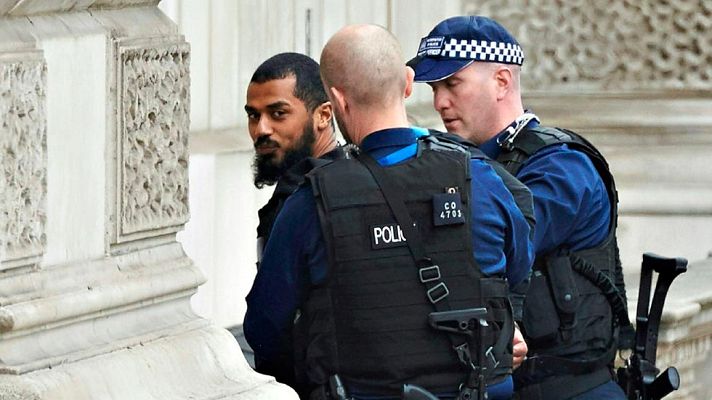 Telediario 1 - Detenido en el corazón de Londres un hombre con varios cuchillos y sospechoso de terrorismo
