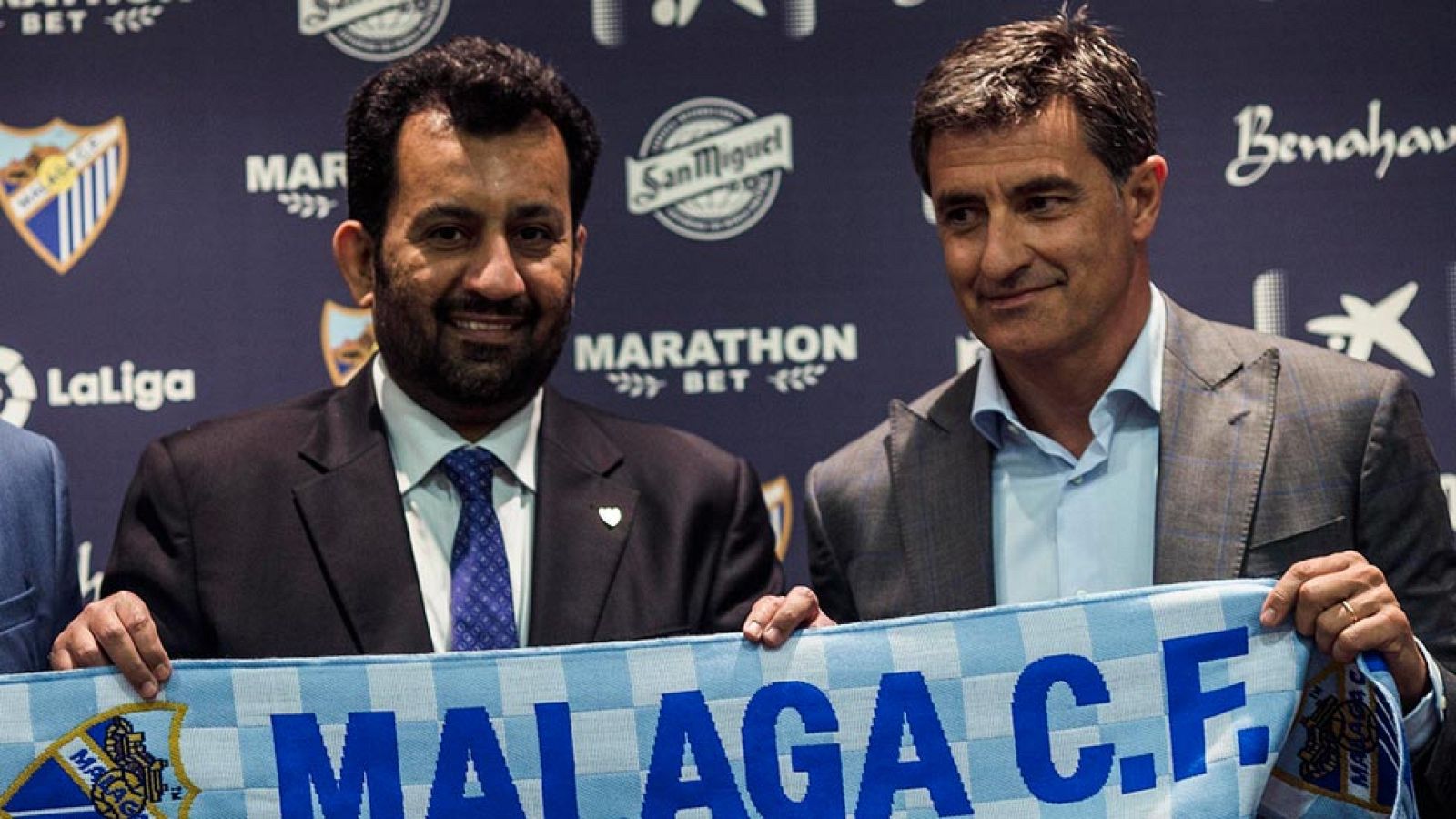 El jeque del Málaga la lía en Twitter: "La escoria de Cataluña no va a oler la Liga" | Ver