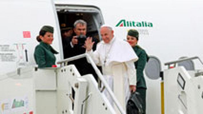 El papa llega a Egipto para apoyar a los coptos 