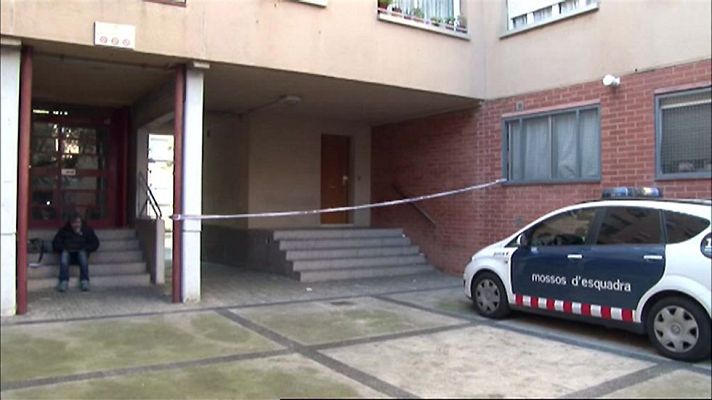 Telediario 1 - Los Mossos d'Esquadra investigan el asesinato de dos jóvenes en una vivienda de El Prat en Barcelona