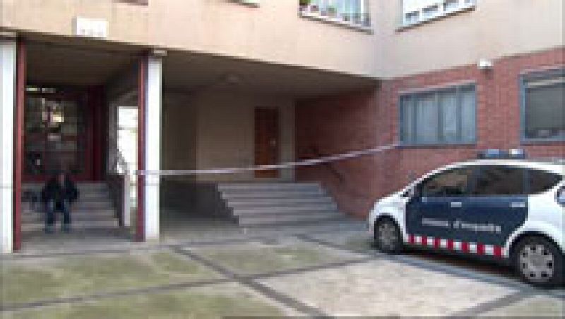 Los Mossos d'Esquadra investigan el asesinato de dos jóvenes en una vivienda de El Prat en Barcelona