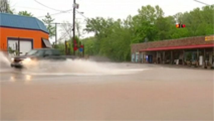 Al menos cinco muertos y cincuenta heridos varios tornados en Texas 