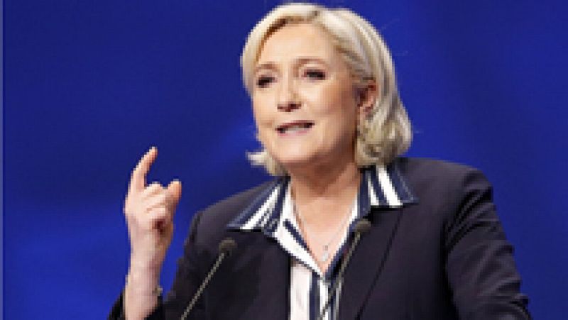 Macron homenajea a las víctimas del Holocausto y Le Pen "mata" al euro