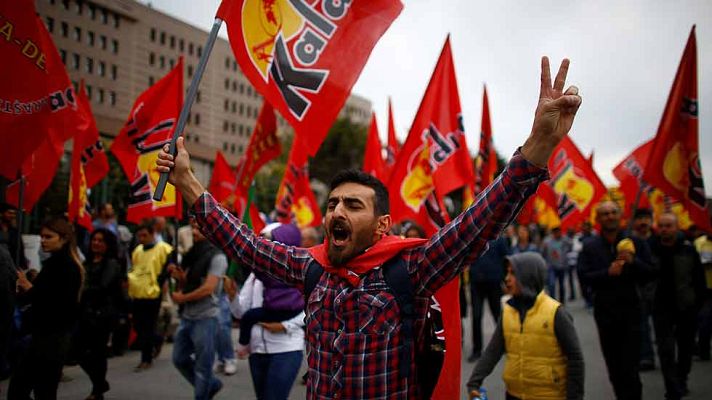 Telediario 1 - El mundo celebran el Día del Trabajo