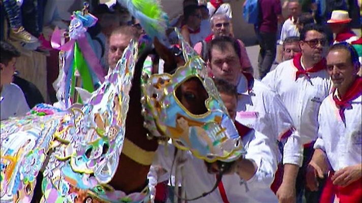 Telediario 1 - La localidad murciana de Caravaca de la Cruz celebra la fiesta de Los caballos del vino
