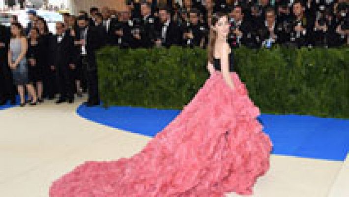 Telediario 1 - La gala del Metropolitan reúne a estrellas del cine, la pasarela, o el deporte