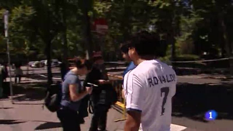 Cerca de 2.100 efectivos participarán en el dispositivo de  seguridad del Real Madrid-Atlético de Madrid de la Liga de Campeones  europea, que se celebrará este martes, 2 de mayo, en el estadio  Santiago Bernabéu, al que se prevé que acudirán unos 4.