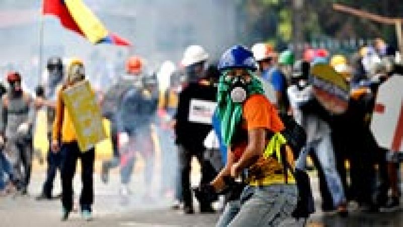 Las protestas vuelven a Venezuela, mientras Maduro presenta su proyecto de Asamblea Constituyente