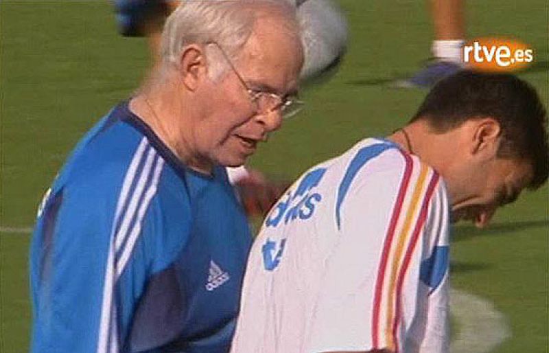 El ex-seleccionador nacional Luis Aragonés abrió una fuerte controversia, cuadno en un entrenamiento de la selección española animó a Reyes con unas palabras que no sentaron nada bien a la prensa inglesa