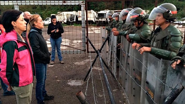 Telediario 1 - Los familiares y seguidores de Leopoldo López exigen poder verlo ante la prisión donde está encarcelado
