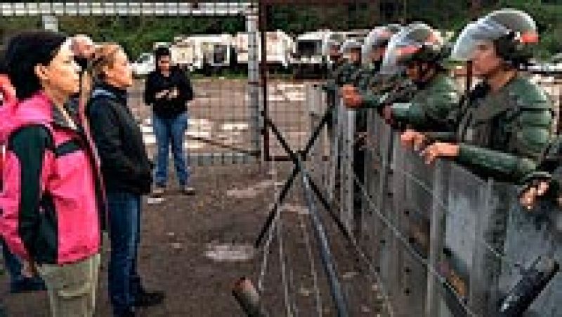 Los familiares y seguidores de Leopoldo López exigen poder verlo ante la prisión donde está encarcelado