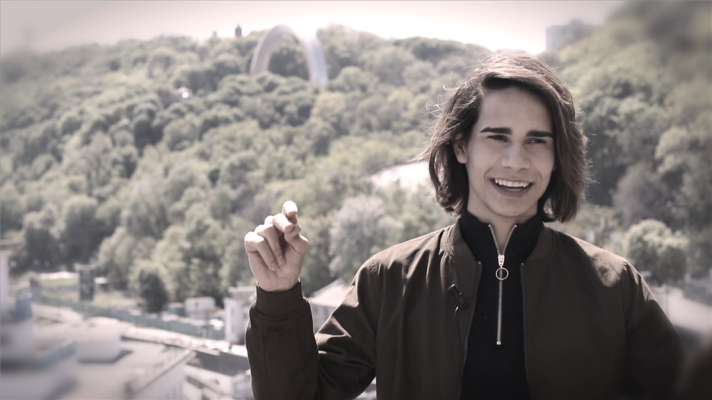 Eurovisión - Entrevista EXCLUSIVA con Isaiah, el representante de Austral