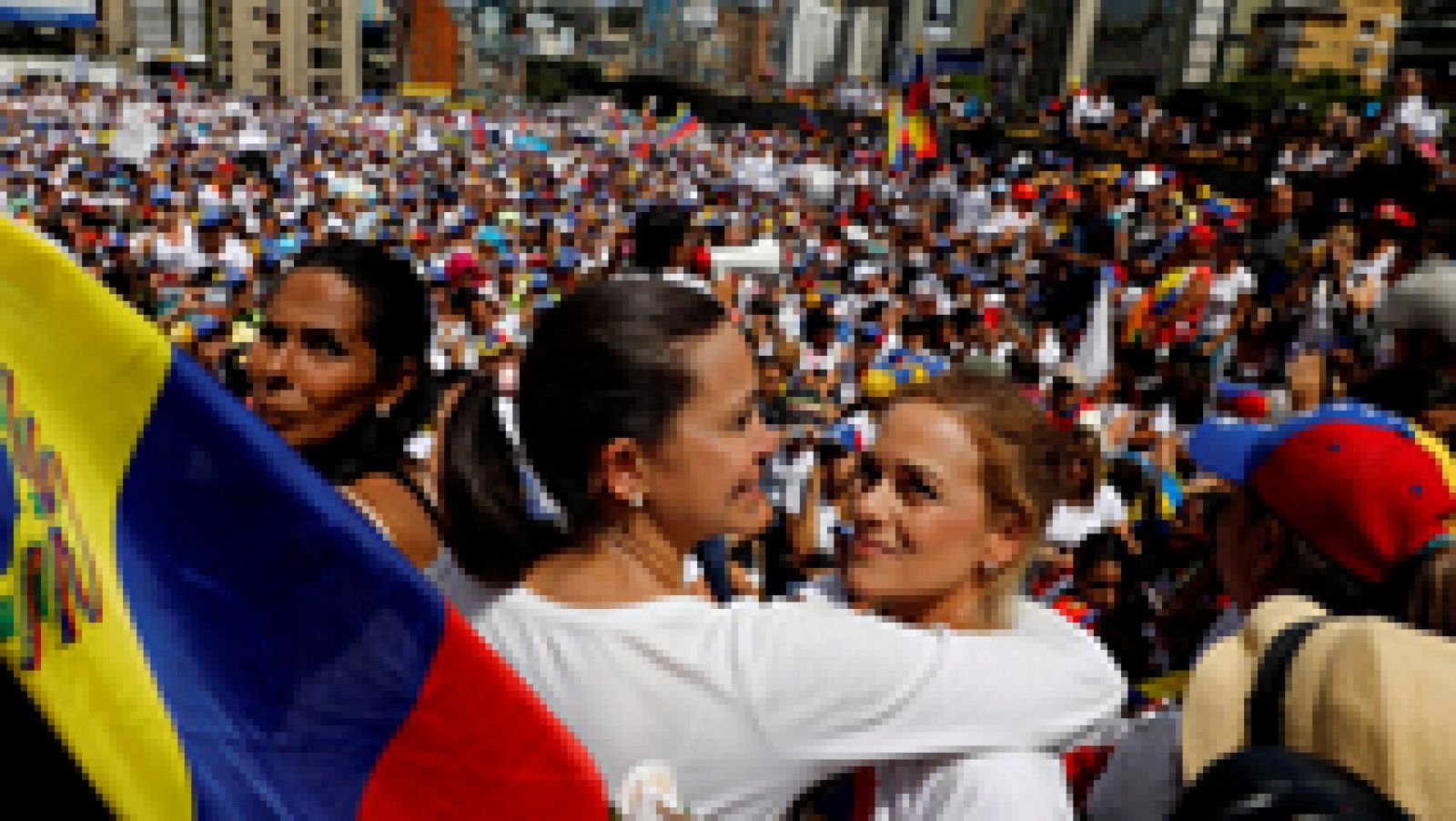 Informativo 24h: Mujeres venezolanas marchan a favor y en contra del régimen de Maduro | RTVE Play