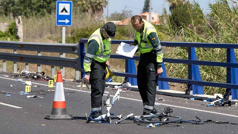Dos ciclistas muertos y tres heridos al ser arrollados por un vehículo en Oliva