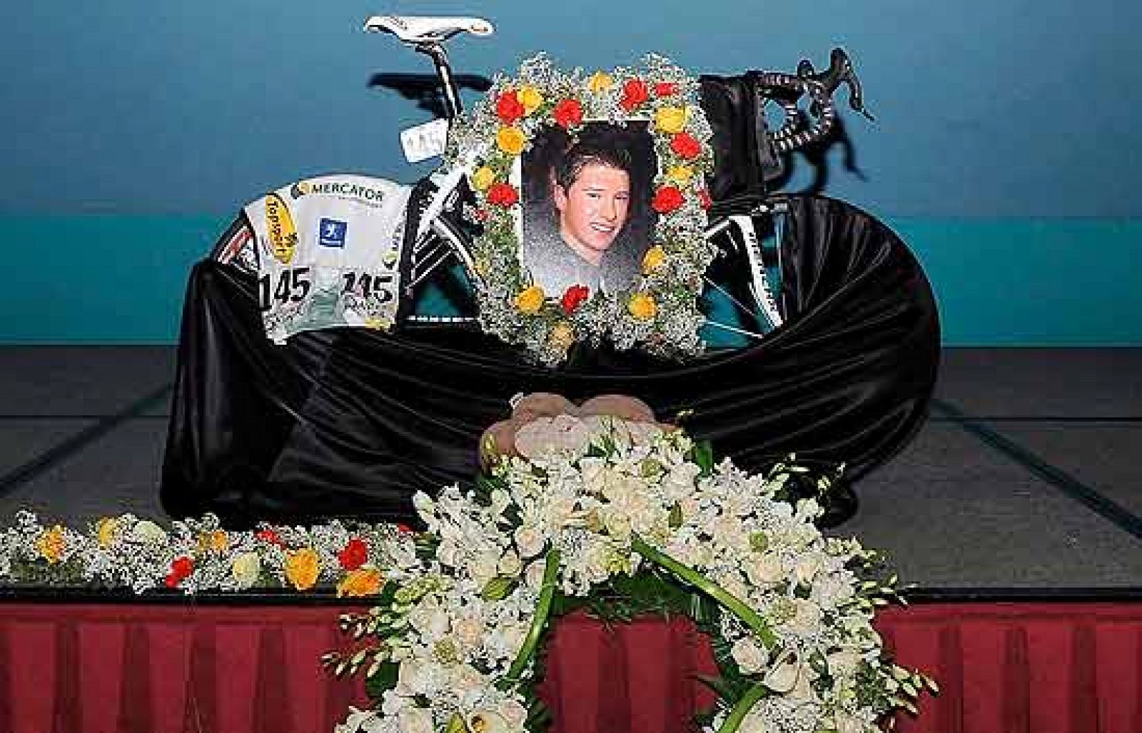 Las autoridades médicas del Tour de Qatar creen que el ciclista Frederick Nolf murió de un infarto. Ésa es la hipótesis que cobra más fuerza. El ciclista belga apareció muerto en la habitación de su hotel.