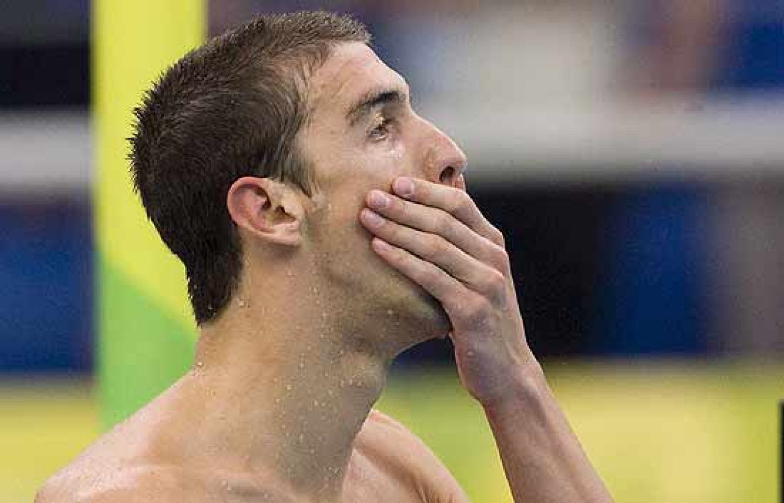 Michael Phelps, el mejor atleta olímpico de todos los tiempos, se muestra arrepentido por haber fumado marihuana durante una fiesta universitaria. 