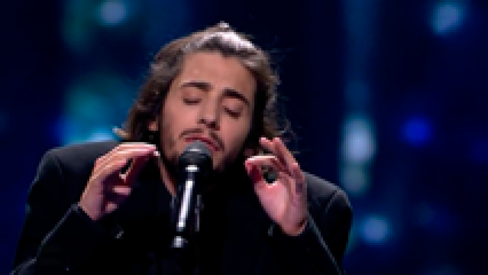 Salvador Sobral - Amar Pelos Dois перевод песни, текст и слова