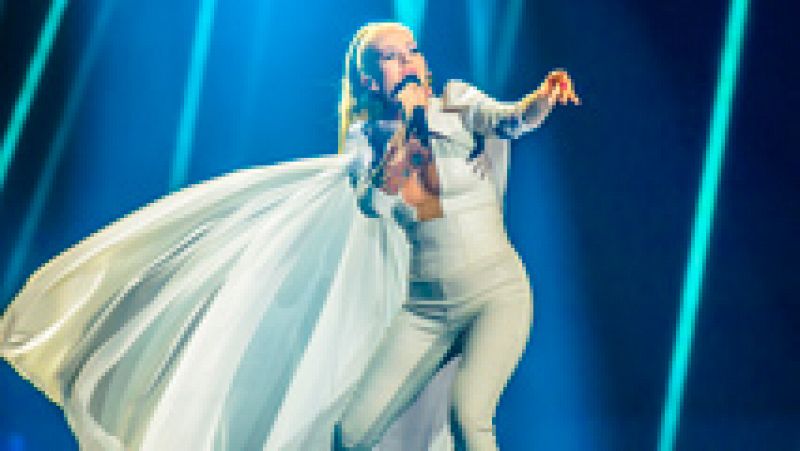 Eurovisin 2017 - Islandia: Svala canta "Paper"