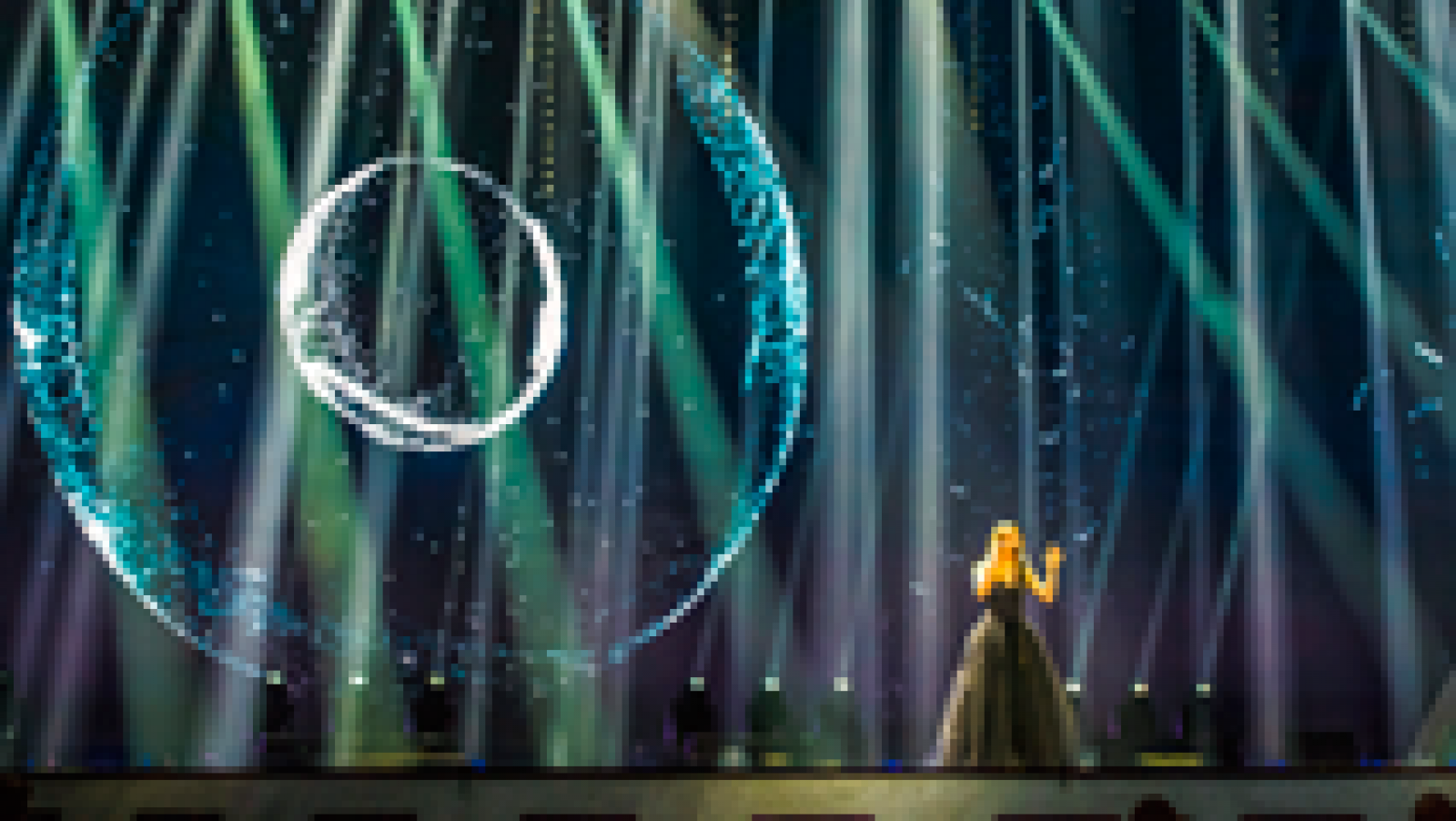 Eurovisión 2017 - Bélgica: Blanche canta "City lights"