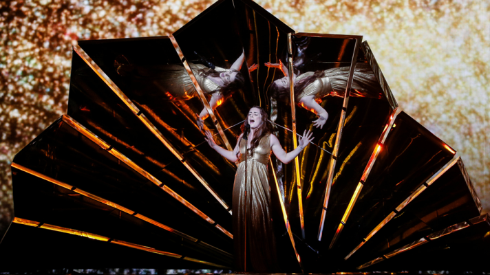 Eurovisión - El primer minuto de UK: Lucie Jones canta 'Never Give On You