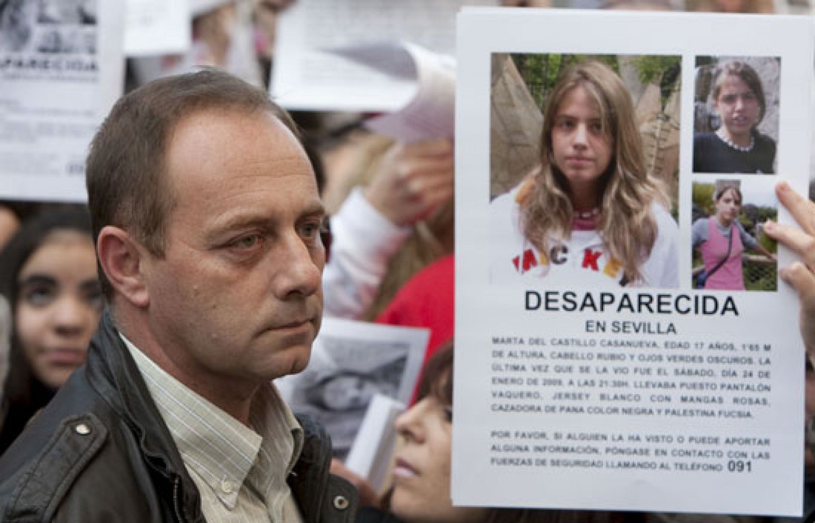 En Sevilla, siguen buscando a Marta del Castillo. La joven de 17 años lleva ya 13 días desaparecida y su padre ha vuelto a pedir ayuda.