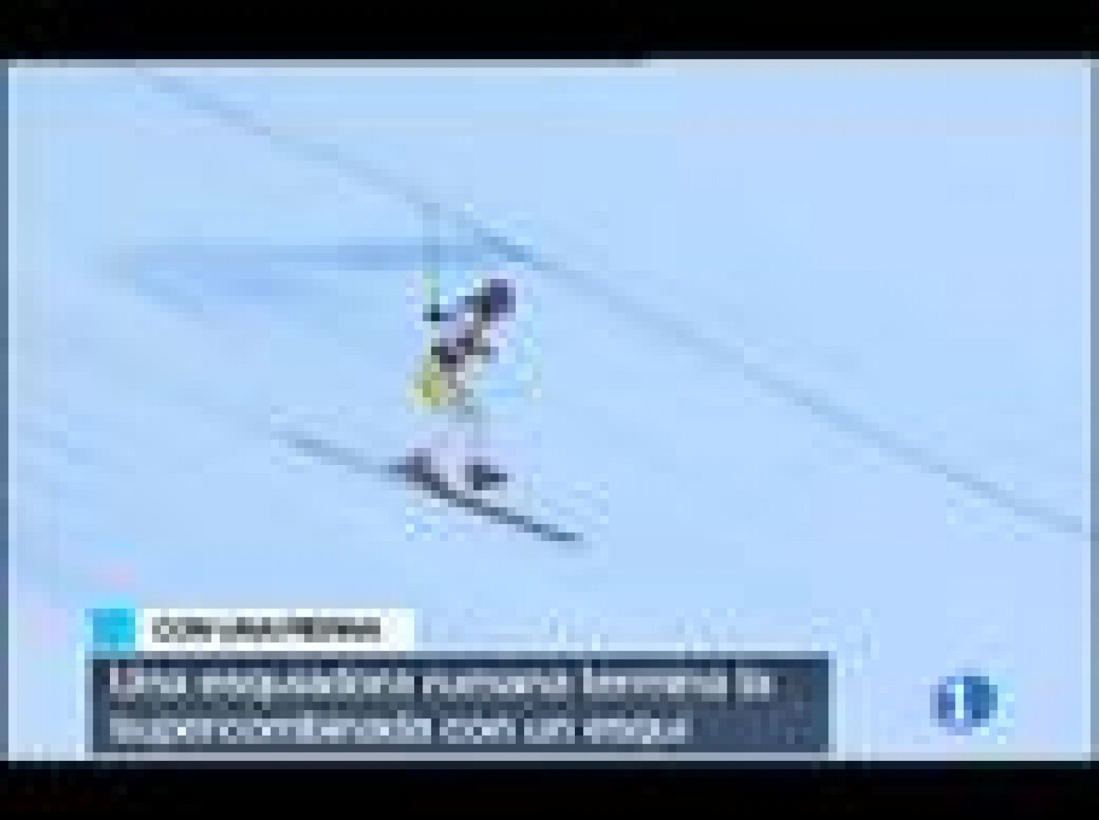 Una esquiadora ha perdido uno de los esquís en plena competición y ha sido capaz de treminar la prueba  a la pata coja, como si fuera fácil.