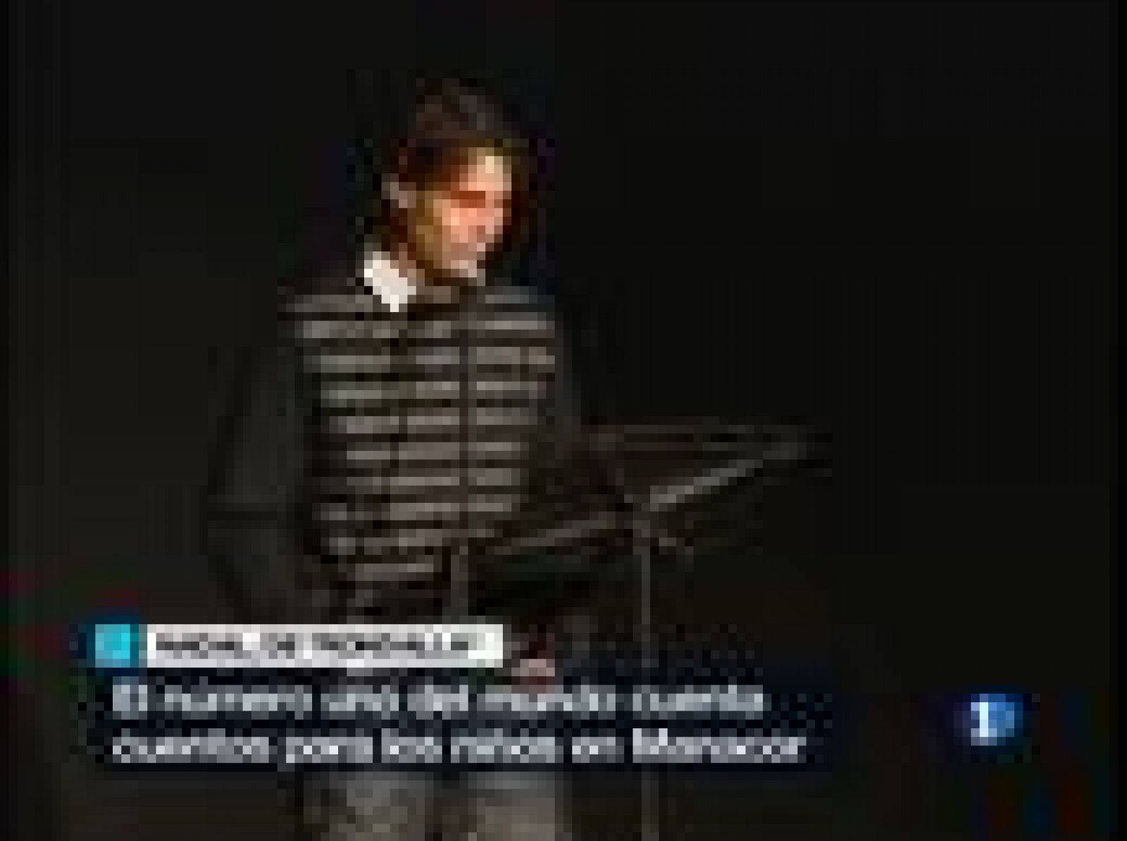 Rafa Nadal se ha dedicado a contar cuentos en Manacor a pequeños en la típica Rondalla de la tierra del número uno del mundo.