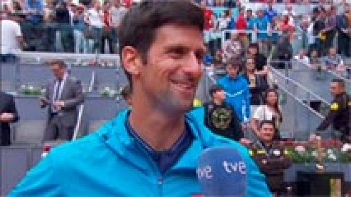 Djokovic le canta el 'cumpleaños feliz' a Santana