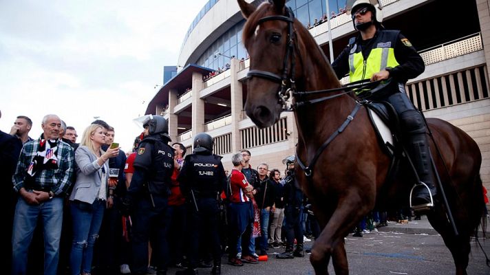 25 heridos, entre ellos 5 policías, en los prolegómenos del Atlético-Madrid