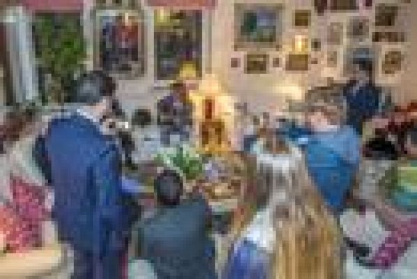 Eurovisión - Eurovisión 2017 - Manel Navarro hace un versión acústica de ' Do it for your lover' para el embajador de España en Ucrania