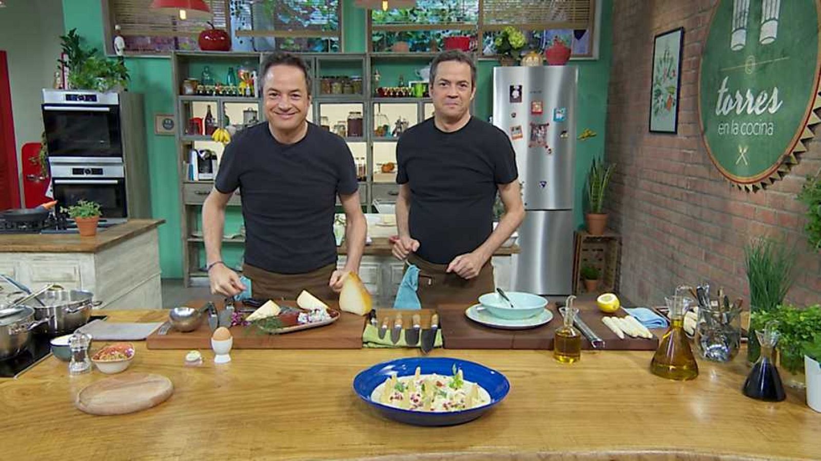 Torres en la cocina - Ensalada de espárragos y ragú de cerdo - ver ahora