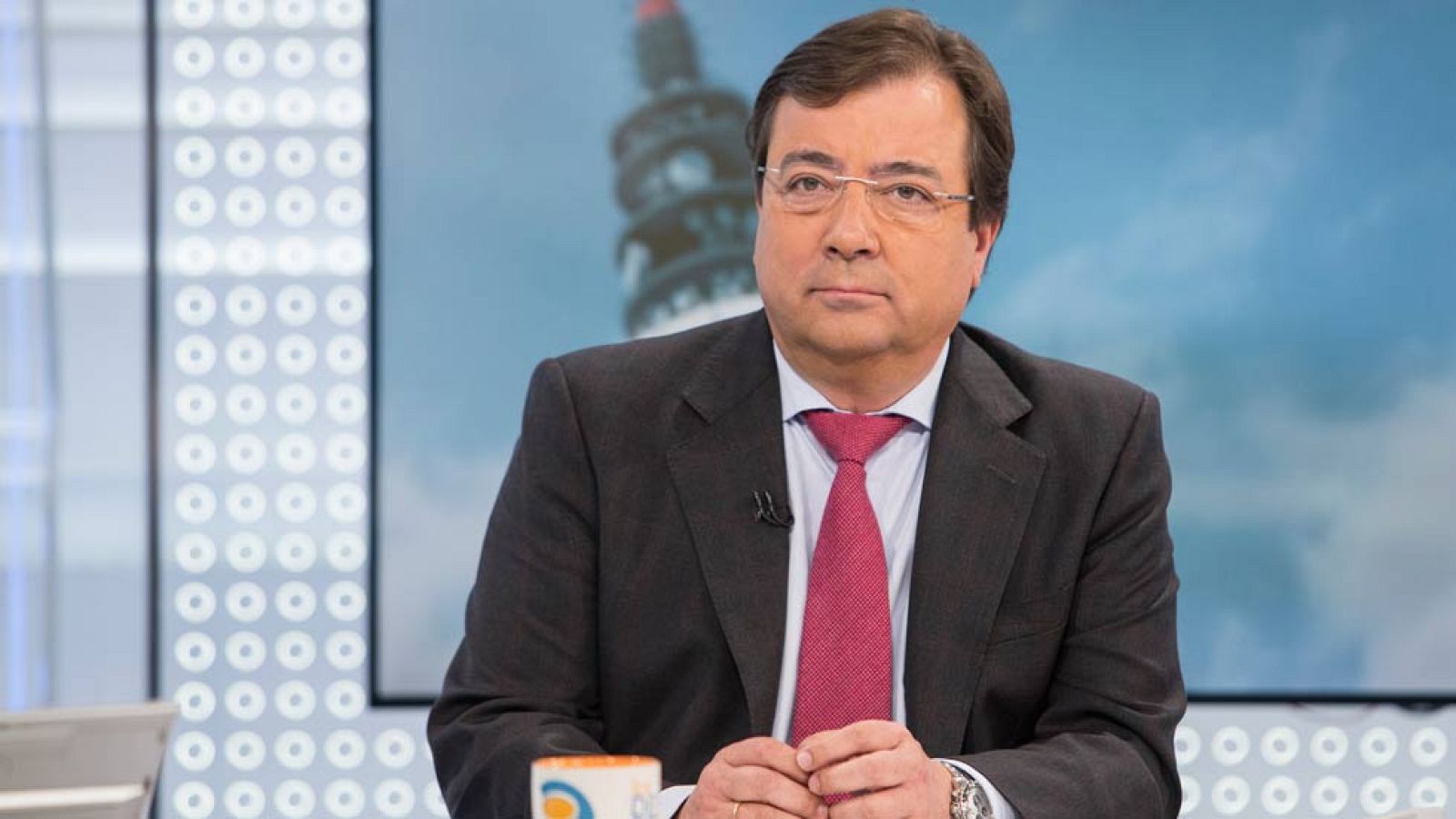 Vara acusa a Sánchez de "dividir" al PSOE, de establecer "bandos" y de "ausencia de criterio" - Los desayunos | Ver