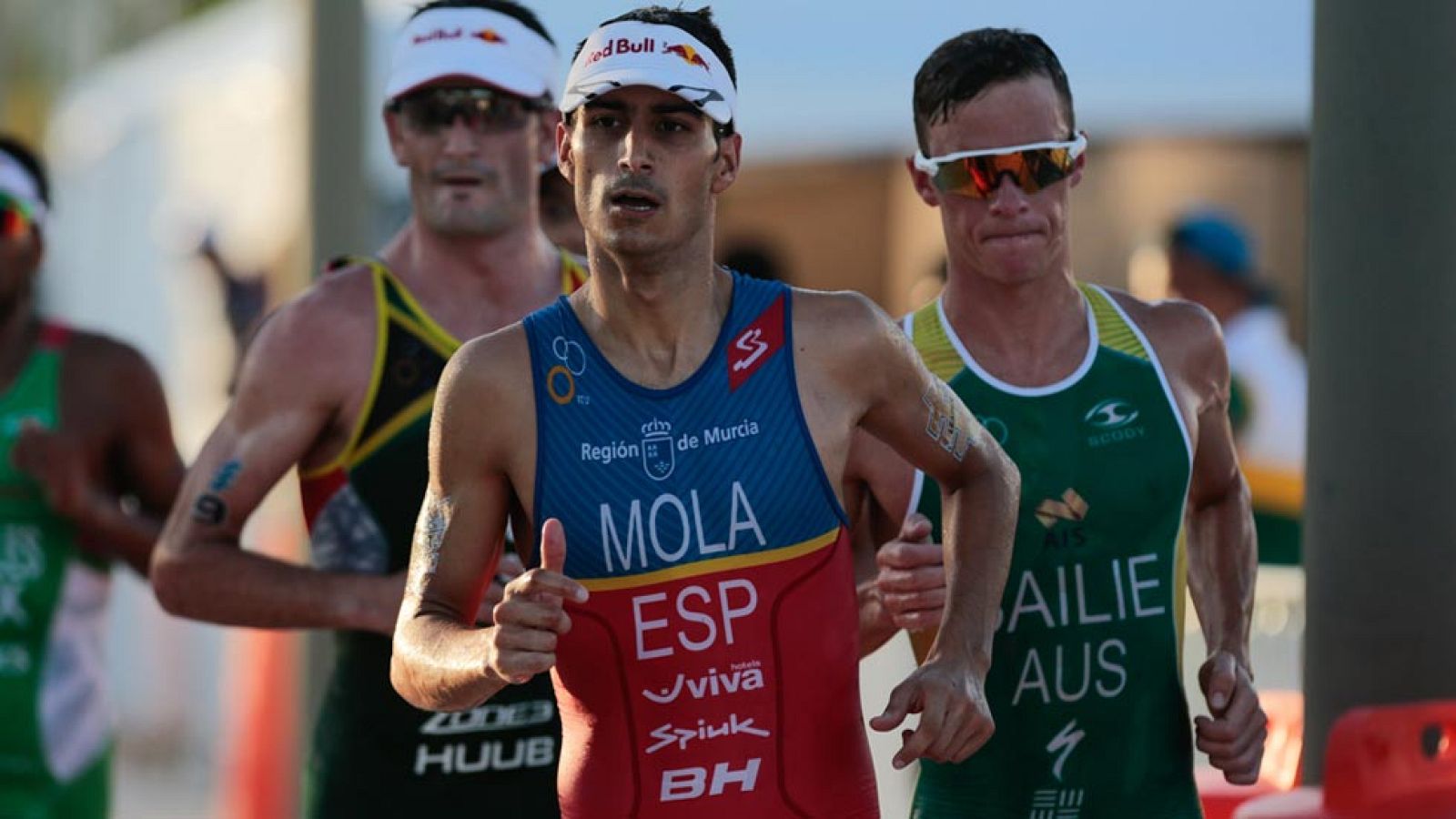 Mola nuevo líder al encabezar en Yokohama otro 'doblete' español, con Alarza | Ver