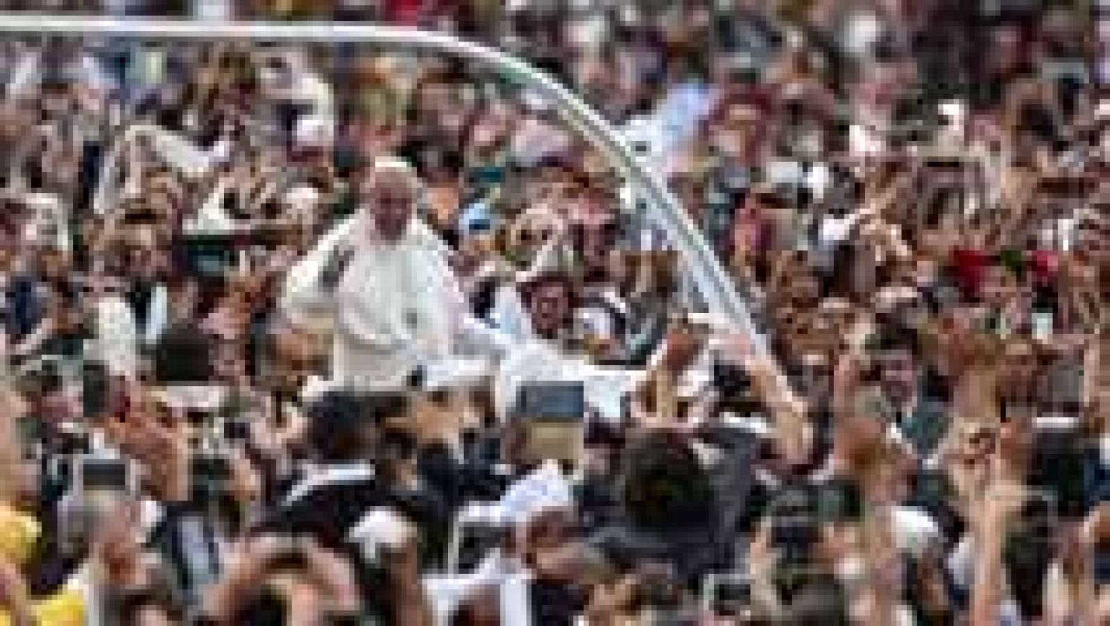El papa canoniza a dos de los pastorcillos de Fátima ante miles de peronas